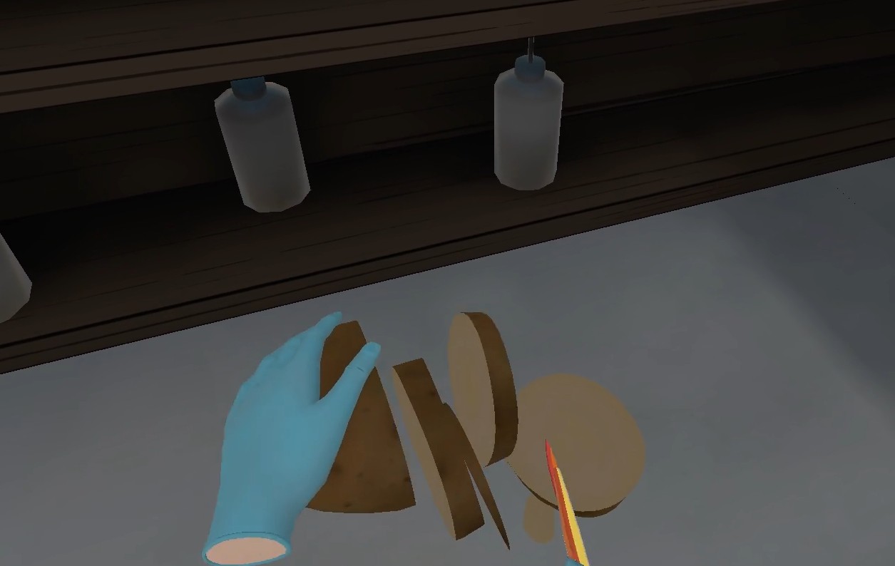 Schüler führt praktische Bewertung im virtuellen Labor durch, in diesem Beispiel schneidet der Schüler eine Kartoffel für mikrobiologische Experimente